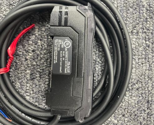 KEYENCE FS-N11P Digital Fiber Optic Sensor with PNP Output Main Unit Cable Type