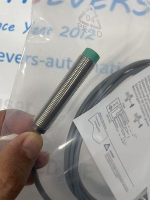 Siemens 3RG4022-0CD00 Inductive Proximity Switch with Linearity ±0.2% of span and Ingress Protection IP66/67