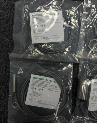Siemens 3RG4014-0CD00 Induction Switch with IP66/67 Ingress Protection and Maximum Measuring Span of 1300 mbar 522 inH²O