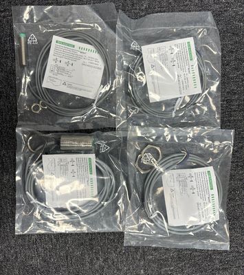 Siemens 3RG4014-0CD00 Induction Switch with IP66/67 Ingress Protection and Maximum Measuring Span of 1300 mbar 522 inH²O