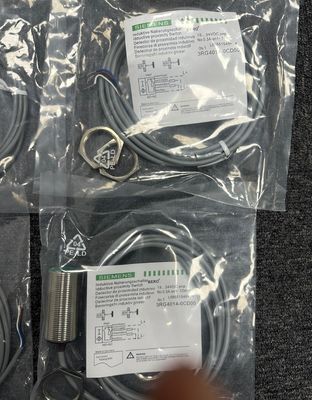 Siemens 3RG4014-0CD00 Induction Switch with IP66/67 Ingress Protection and Maximum Measuring Span of 1300 mbar 522 inH²O